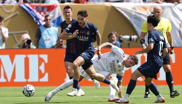 Thắng đậm Real Madrid 4-0, HLV Luis Enrique của PSG lên tiếng bảo vệ Xabi Alonso và tiết lộ điều bất ngờ