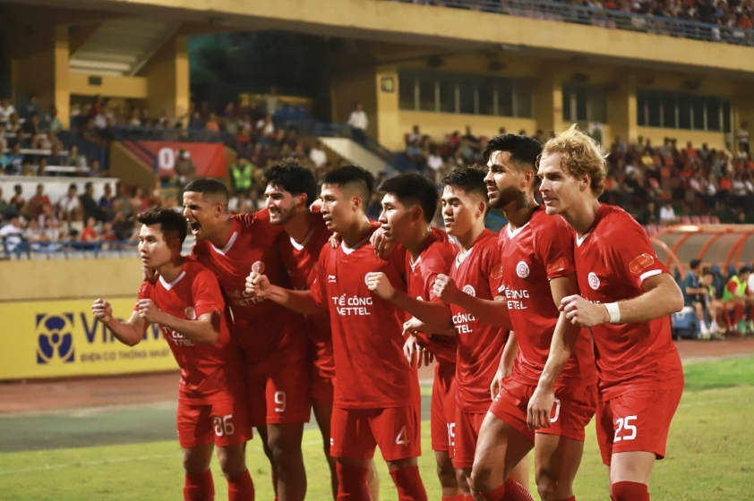Văn Khang ghi bàn gỡ hòa cho Viettel